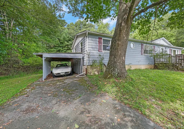 Photo 3 of Single family home for sale at 894 Wallkill Ave, Crawford, NY 12589 | MLS# 1049440 | Listing updated on 2026-09-29