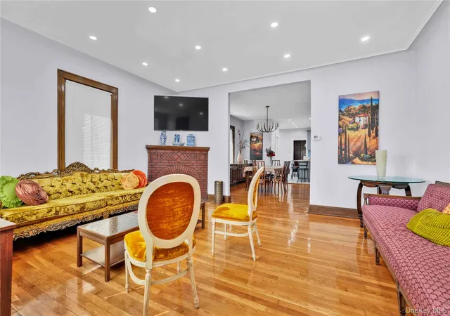 Photo 3 of Single family home for sale at 204-11 Murdock Ave, New York, NY 11412 | MLS# 1049443 | Listing updated on 2026-10-26