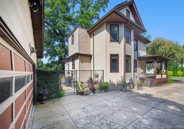 Photo 3 of Single family home for sale at 78 Warner Ave, North Hempstead, NY 11577 | MLS# 1049450 | Listing updated on 2026-09-27