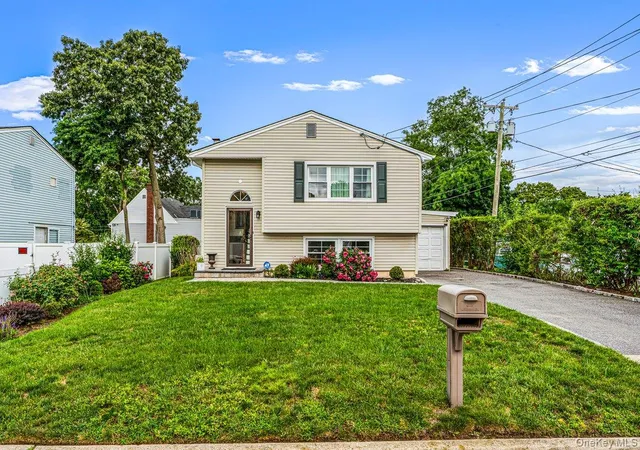 Photo 1 of Single family home for sale at 115 Margaretta Ave, Oyster Bay, NY 11758 | MLS# 1049453 | Listing updated on 2026-10-06