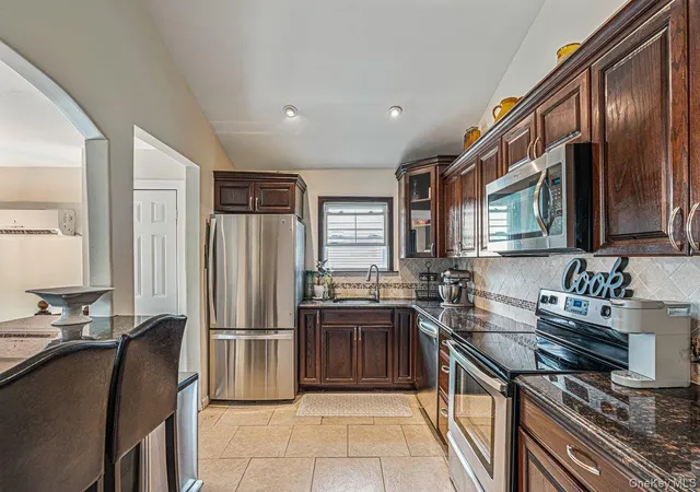 Photo 3 of Single family home for sale at 115 Margaretta Ave, Oyster Bay, NY 11758 | MLS# 1049453 | Listing updated on 2026-10-06