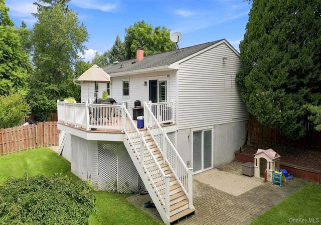 Photo 3 of Single family home for sale at 4 Aspen Ct, Wappinger, NY 12590 | MLS# 1049463 | Listing updated on 2026-09-12