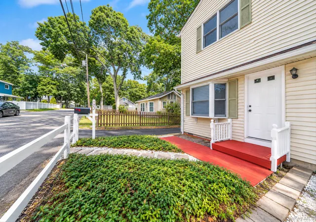 Photo 3 of Single family home for sale at 123 Denton St, Brookhaven, NY 11772 | MLS# 1049472 | Listing updated on 2026-09-27