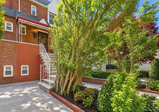 Photo 2 of Single family home for sale at 2145 Muliner Ave, New York, NY 10462 | MLS# 1049474 | Listing updated on 2026-09-29