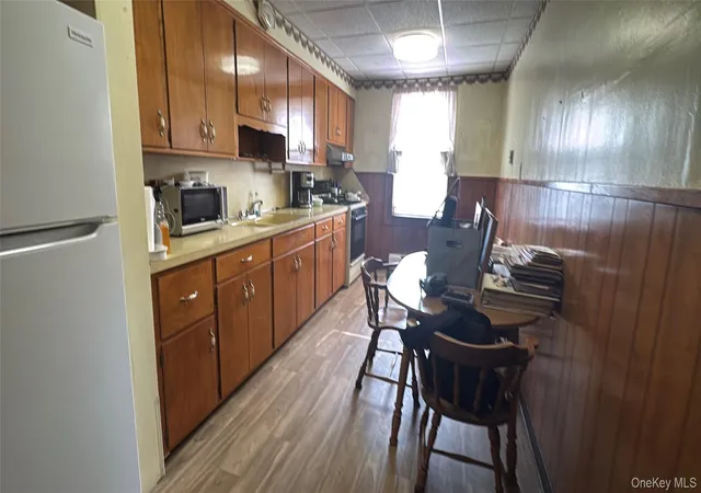 Listing Photo 5 - Condo for sale in building located at 7036 65th St, New York, NY 11385