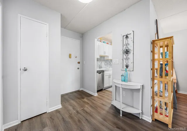 Listing Photo 5 - Condo for sale in building located at 1 Consulate Dr, Eastchester, NY 10707 - Unit #2H