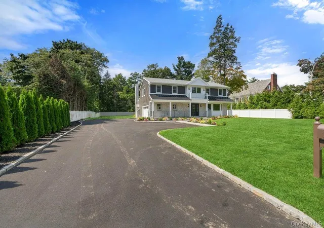 Photo 3 of Single family home for sale at 3 Aron Dr, Oyster Bay, NY 11797 | MLS# 1049514 | Listing updated on 2026-09-12