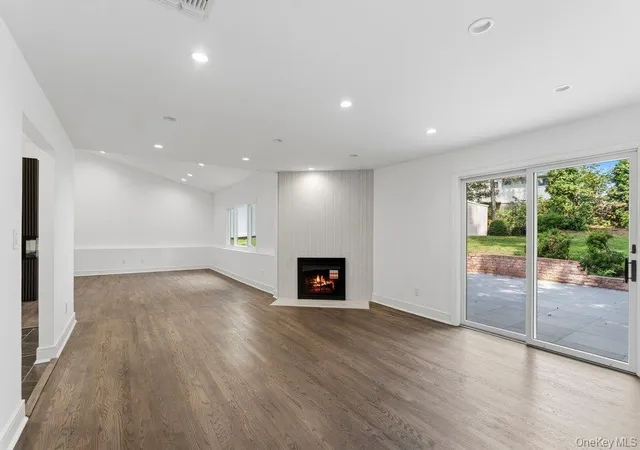 Photo 4 of Single family home for sale at 185 Harvard Dr #L, Oyster Bay, NY 11803 | MLS# 1049525 | Listing updated on 2026-09-12