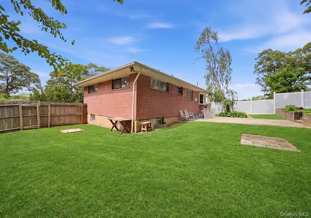 Photo 1 of Single family home for sale at 5 Robin Rd, Brookhaven, NY 11784 | MLS# 1049546 | Listing updated on 2026-09-20