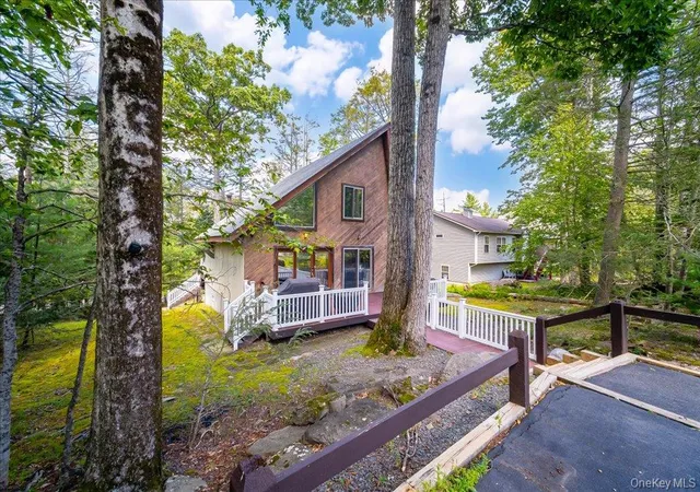 Photo 3 of Single family home for sale at 142 N Emerald Dr, Thompson, NY 12775 | MLS# 1049558 | Listing updated on 2026-09-13
