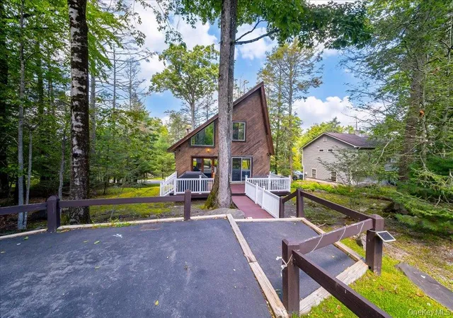 Photo 3 of Single family home for sale at 142 N Emerald Dr, Thompson, NY 12775 | MLS# 1049558 | Listing updated on 2026-09-13