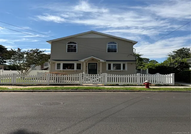 Photo 2 of Single family home for sale at 568 Park Ave, Hempstead, NY 11552 | MLS# 1049561 | Listing updated on 2026-10-03