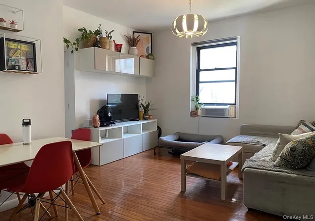 Condo for sale at 21-27 33 Street #3G, New York, NY 11105 | MLS# 1049584