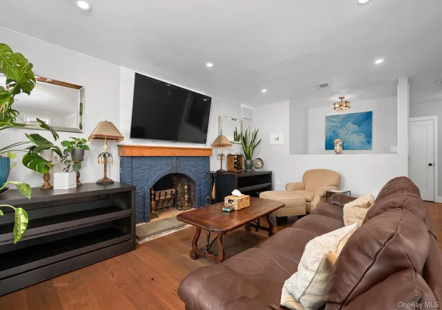 Photo 2 of Sale Pending at 29 Barnes St, Long Beach, NY 11561 | MLS# 1049601 | Listing updated on 2026-10-13