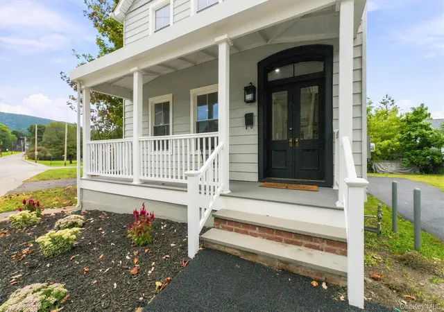 Photo 4 of Single family home for sale at 119 Verplanck Ave, Beacon, NY 12508 | MLS# 1049605 | Listing updated on 2026-10-07