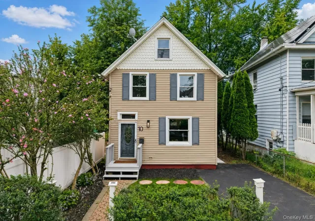 Photo 3 of Single family home for sale at 10 Field St, Peekskill, NY 10566 | MLS# 1049619 | Listing updated on 2026-09-18