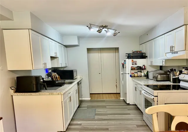 Photo 2 of Condo for sale at 10 Oakwood Ter #115, New Windsor, NY 12553 | MLS# 1049632 | Listing updated on 2026-09-12