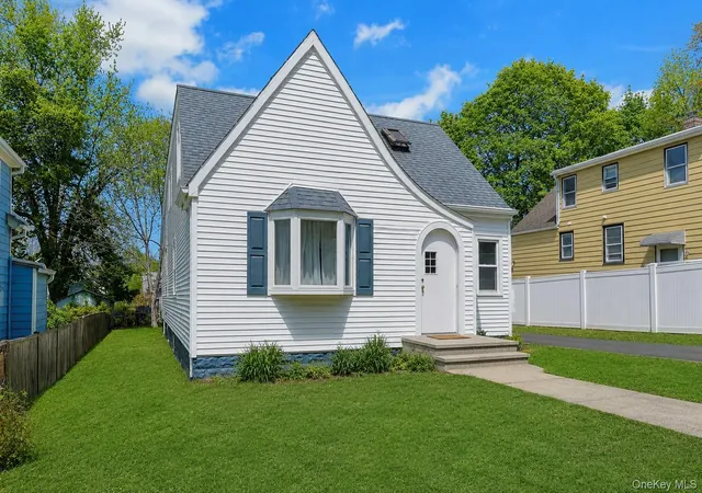 Photo 3 of Single family home for sale at 6 Willow Ave, Clarkstown, NY 10960 | MLS# 1049633 | Listing updated on 2026-09-12