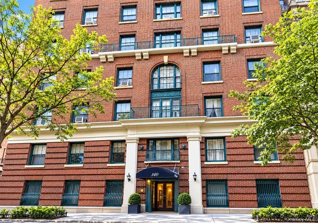 Photo 3 of House for sale at 71st 140 West #4C, New York, NY 10023 | MLS# 1049654 | Listing updated on 2026-10-11