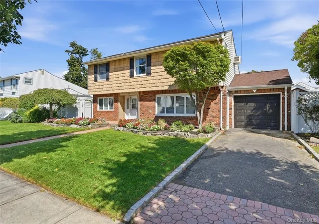 Photo 2 of Sale Pending at 195 N Utica Ave, Oyster Bay, NY 11758 | MLS# 1049662 | Listing updated on 2026-09-25