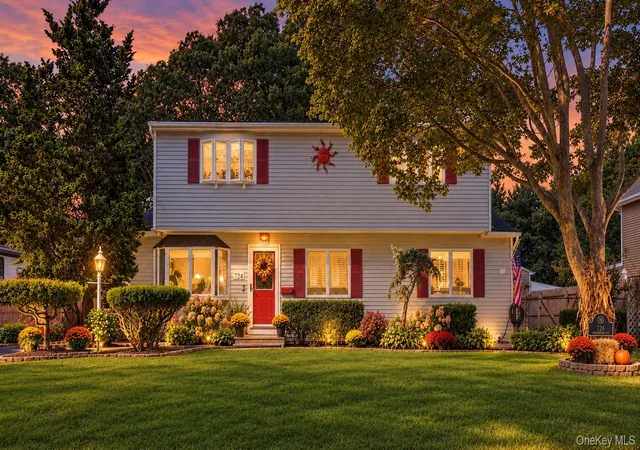 Photo 1 of Single family home for sale at 724 Sandra Ave, Islip, NY 11795 | MLS# 1049682 | Listing updated on 2026-10-10