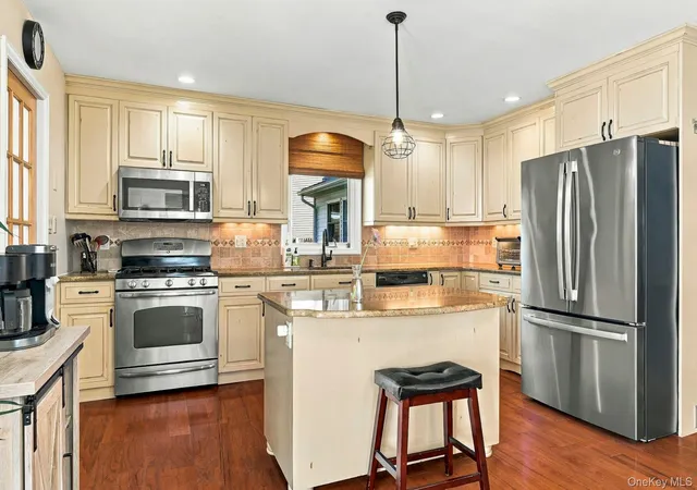 Photo 2 of Single family home for sale at 724 Sandra Ave, Islip, NY 11795 | MLS# 1049682 | Listing updated on 2026-10-10