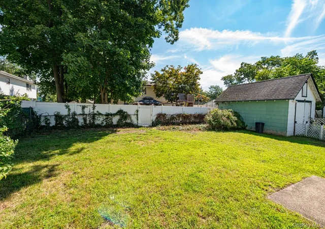 Photo 19 of Sale Pending at 67 Joseph Pl, Smithtown, NY 11767 | MLS# 1049686 | Listing updated on 2026-10-08