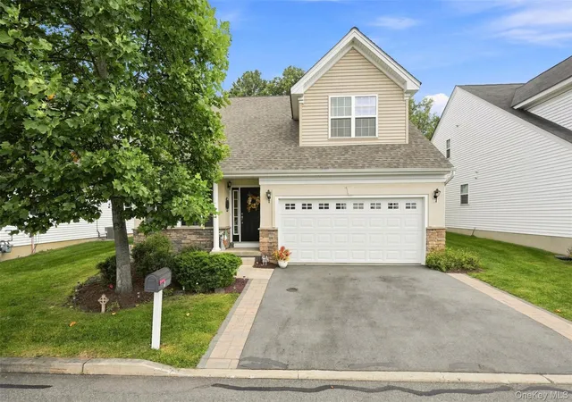 Photo 3 of Single family home for sale at 6 Cyprus Dr, Wallkill, NY 10940 | MLS# 1049692 | Listing updated on 2026-09-17