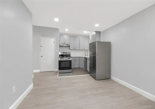 Listing Photo 5 - Condo for sale in building located at 1893 Longfellow Ave, New York, NY 10460