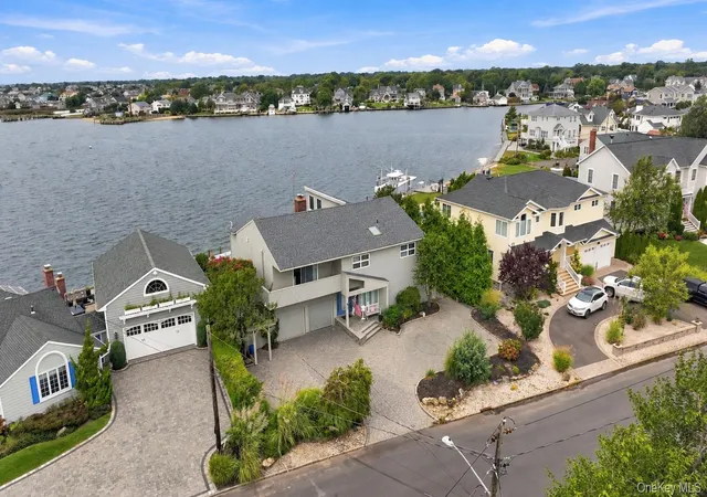 Photo 2 of Single family home for sale at 321 Grand Central Ave, Babylon, NY 11701 | MLS# 1049707 | Listing updated on 2026-10-06