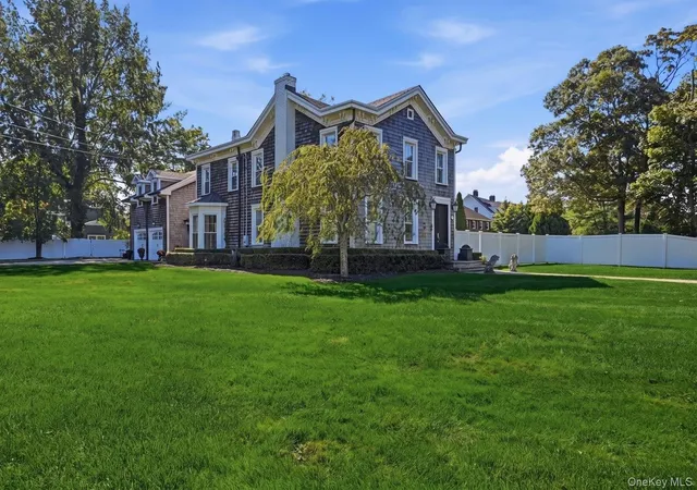 Photo 1 of Single family home for sale at 354 Middle Rd, Bayport, NY 11705 | MLS# 1049709 | Listing updated on 2026-10-08
