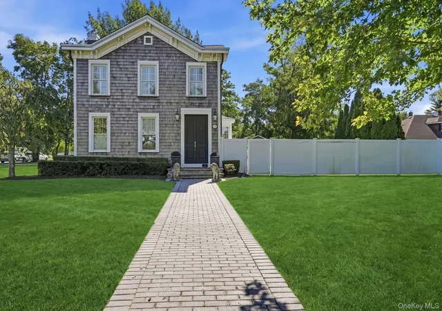 Photo 2 of Single family home for sale at 354 Middle Rd, Bayport, NY 11705 | MLS# 1049709 | Listing updated on 2026-10-08