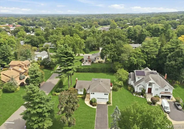 Photo 1 of Single family home for sale at 3 Maplewood Ln, North Hempstead, NY 11576 | MLS# 1049716 | Listing updated on 2026-09-25