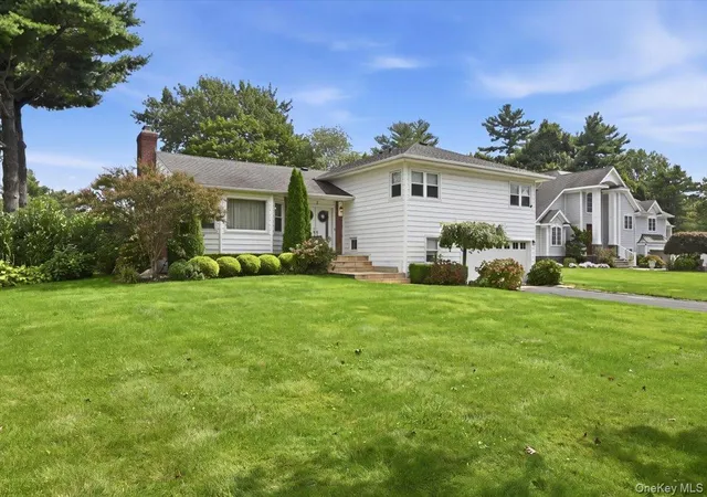 Photo 2 of Single family home for sale at 3 Maplewood Ln, North Hempstead, NY 11576 | MLS# 1049716 | Listing updated on 2026-09-25
