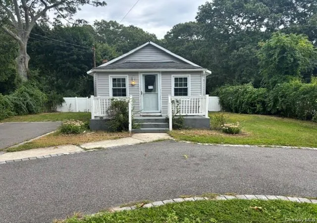 Photo 3 of Single family home for sale at 253 Railroad Ave, Brookhaven, NY 11934 | MLS# 1049727 | Listing updated on 2026-09-12