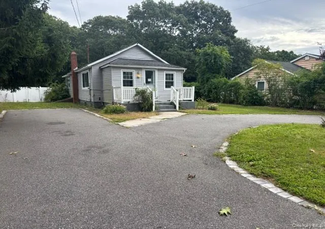 Photo 5 of Single family home for sale at 253 Railroad Ave, Brookhaven, NY 11934 | MLS# 1049727 | Listing updated on 2026-09-12
