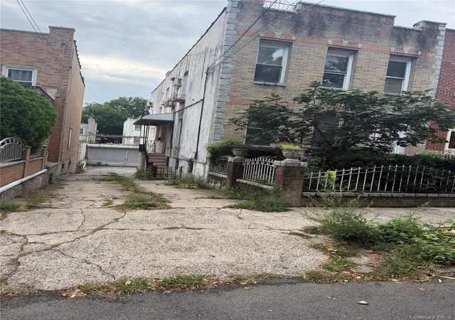 Photo 2 of Multi family home for sale at 23 33 24th Street, New York, NY 11105 | MLS# 1049746 | Listing updated on 2026-09-12