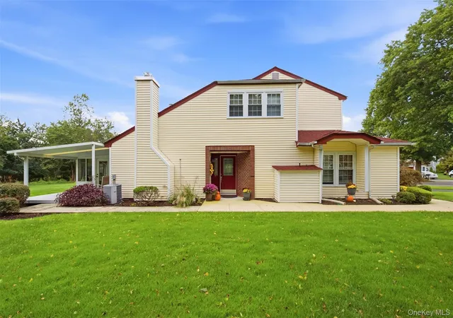 Photo 2 of Single family home for sale at 13 Hancock Ct, Brookhaven, NY 11727 | MLS# 1049761 | Listing updated on 2026-10-03