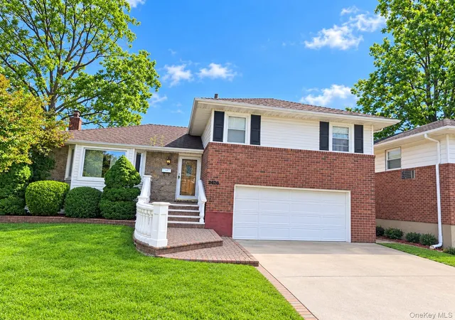 Single family home for sale at 950 Linkwood Dr, Hempstead, NY 11510 | MLS# 1049771