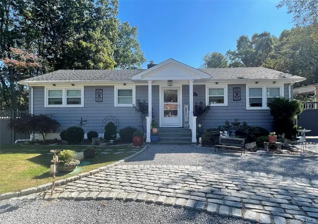 Photo 1 of Single family home for sale at 11 Jaspa Rd, Shelter Island, NY 11964 | MLS# 1049777 | Listing updated on 2026-10-08