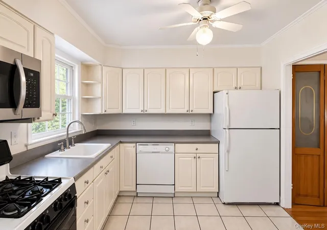 Photo 3 of Single family home for sale at 173 Pembrook Dr, Yonkers, NY 10710 | MLS# 1049778 | Listing updated on 2026-09-20