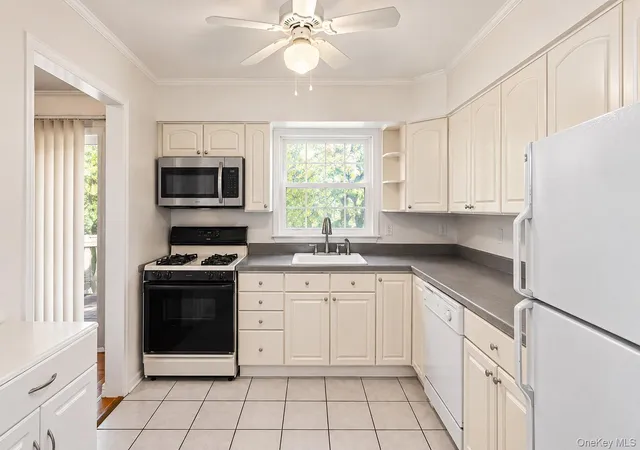 Photo 4 of Single family home for sale at 173 Pembrook Dr, Yonkers, NY 10710 | MLS# 1049778 | Listing updated on 2026-09-20