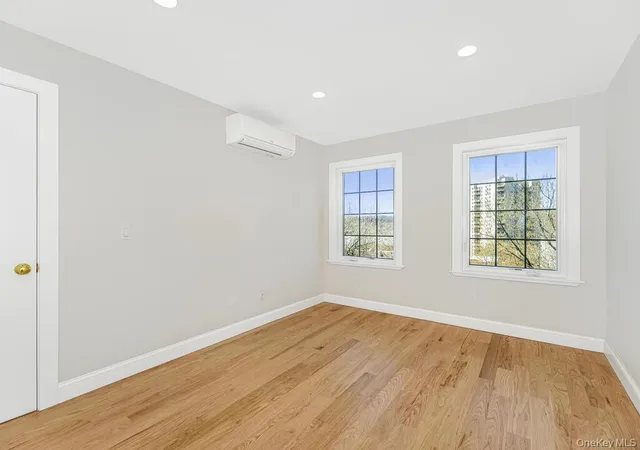 Photo 3 of House for sale at 47 Lincoln Ter, Yonkers, NY 10701 | MLS# 1049780 | Listing updated on 2026-09-15