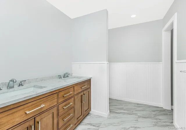 Photo 4 of House for sale at 47 Lincoln Ter, Yonkers, NY 10701 | MLS# 1049780 | Listing updated on 2026-09-15