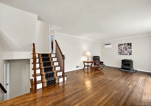 Photo 3 of Single family home for sale at 9 Verne Pl, Greenburgh, NY 10530 | MLS# 1049791 | Listing updated on 2026-10-17
