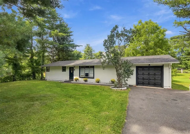 Photo 3 of Single family home for sale at 267 State Route 32 S, New Paltz, NY 12561 | MLS# 1049809 | Listing updated on 2026-09-13