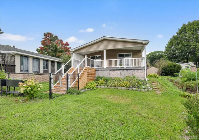 Photo 3 of Manufactured home for sale at 9 Rivercrest Rd #15, Highlands, NY 10928 | MLS# 1049814 | Listing updated on 2026-09-30