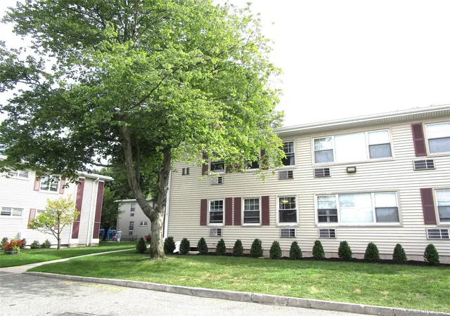 Photo 3 of Condo for sale at 324 Post Ave #11-I, North Hempstead, NY 11590 | MLS# 1049831 | Listing updated on 2026-09-12