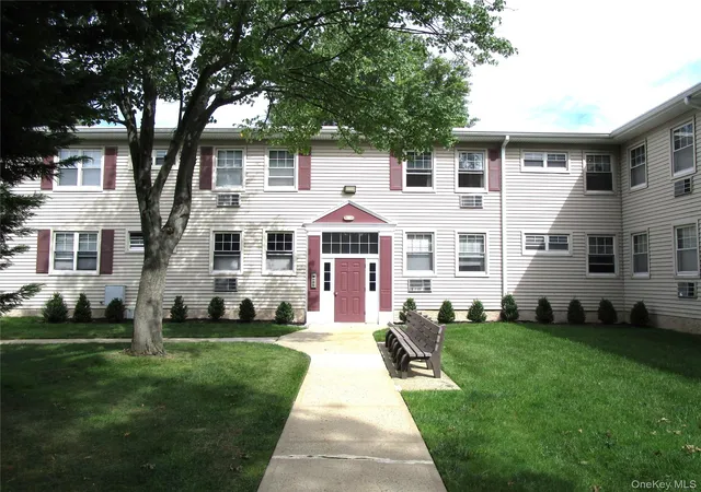 Photo 3 of House for sale at 324 Post Ave #11-I, North Hempstead, NY 11590 | MLS# 1049831 | Listing updated on 2026-09-12
