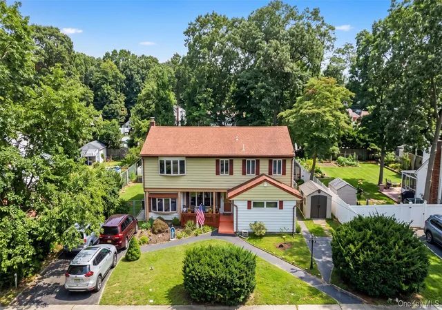 Photo 2 of Single family home for sale at 43 Horton St, Islip, NY 11795 | MLS# 1049845 | Listing updated on 2026-10-07
